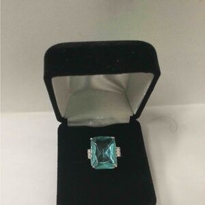 Elegant Silver and Blue Gemstone Ring